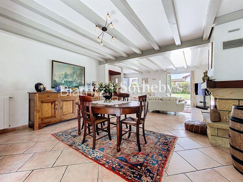 Charming 6-room house, swimming pool