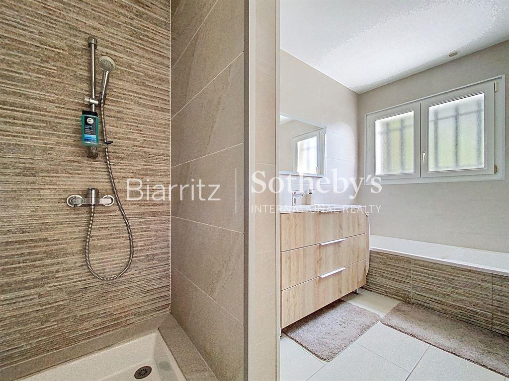 Charming 6-room house, swimming pool