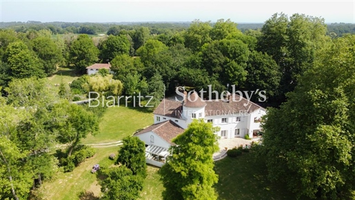Estate in a 4 hectare wooded park in 10 mn from Bayonne