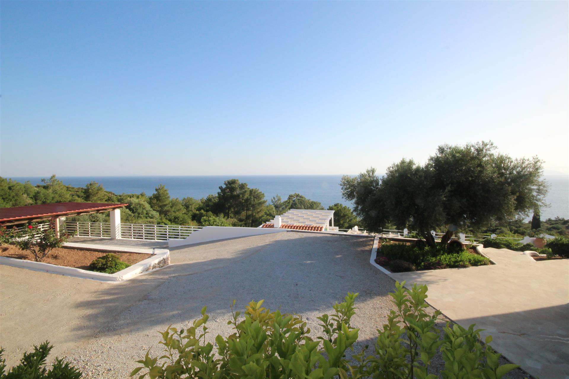Beautiful villa with sea view / beach by the sea