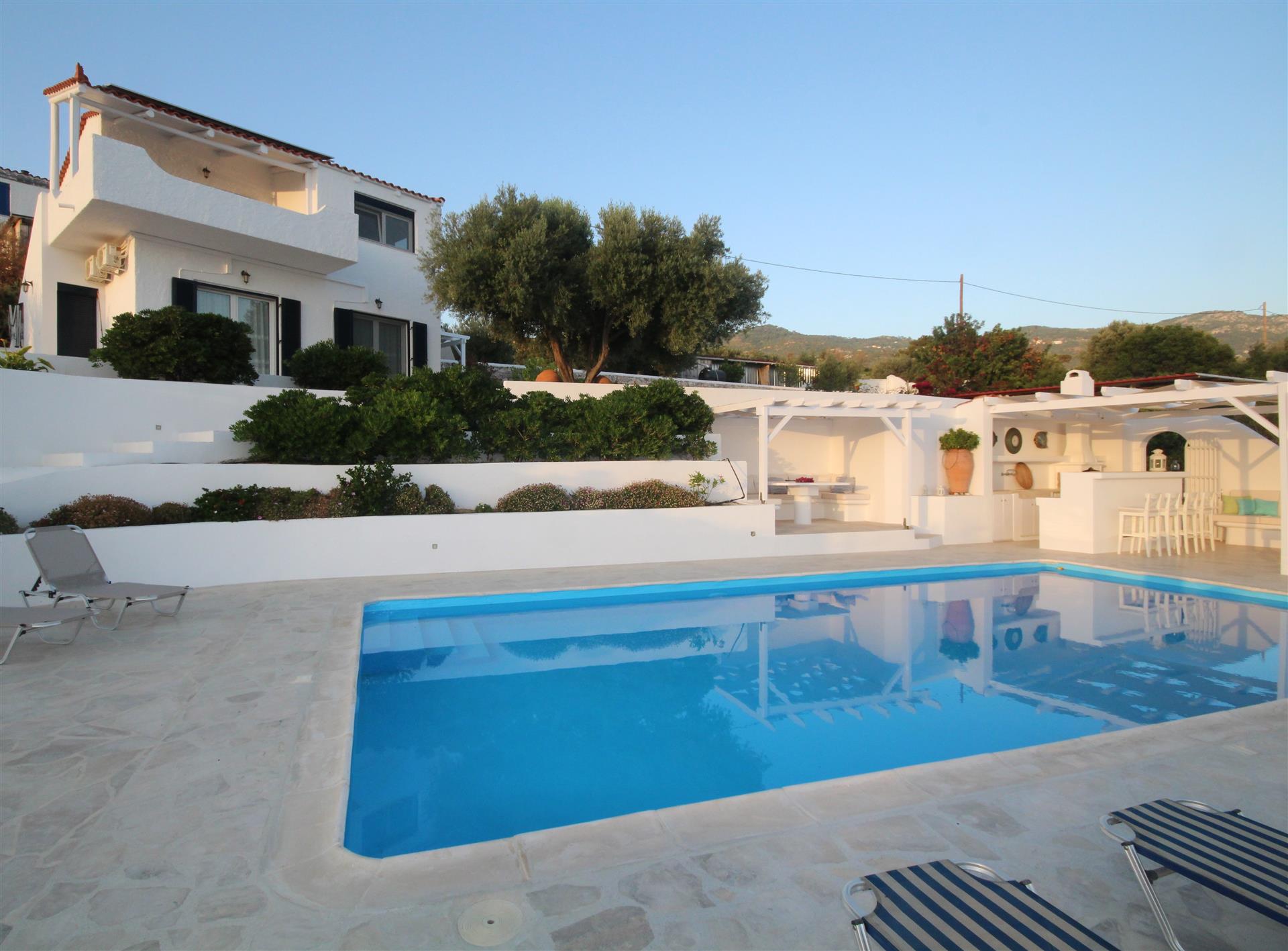 Beautiful villa with sea view / beach by the sea
