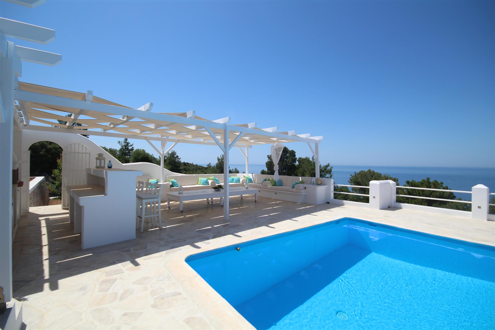 Beautiful villa with sea view / beach by the sea