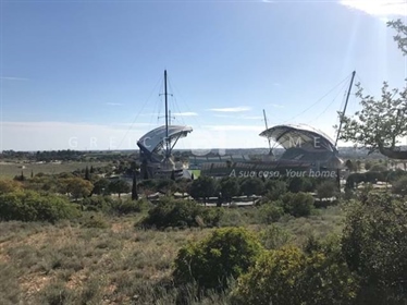 À Vendre Terrain Avec Viabilité De Construction Près De L’Estádio Do Algarve