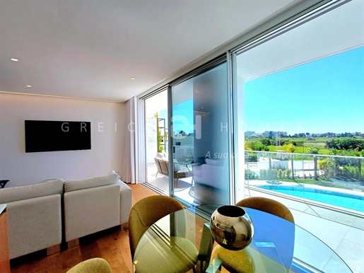 Vende Apartamento T3 No Ultimo Piso Em Zona Nobre De Vilamoura