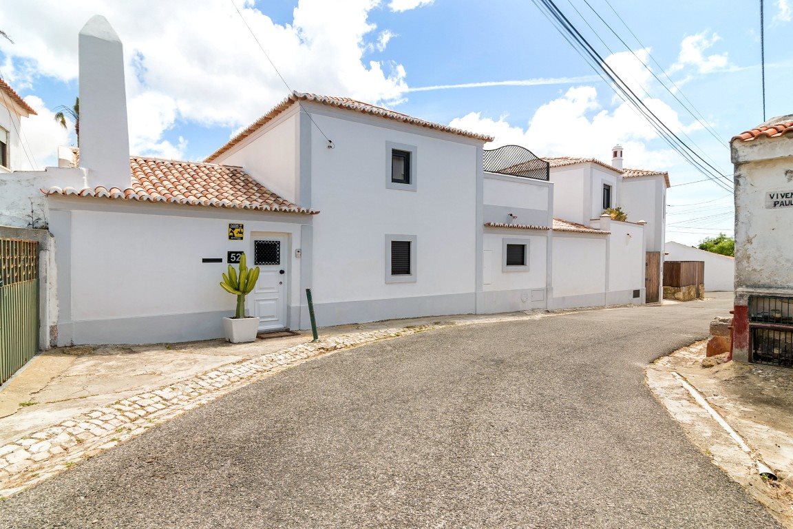 2-Slaapkamer Halfvrijstaande Villa met Zwembad - Birre, Cascais