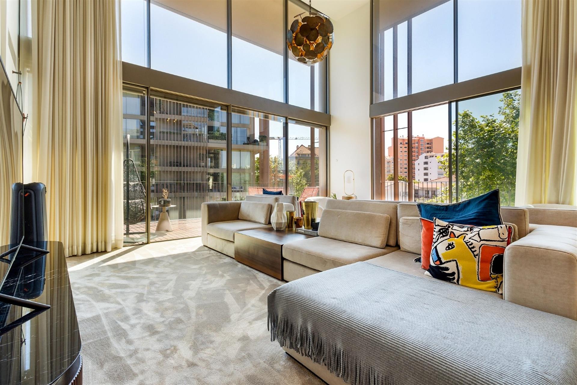 Exclusive Duplex Apartment with Private Pool, Cascais