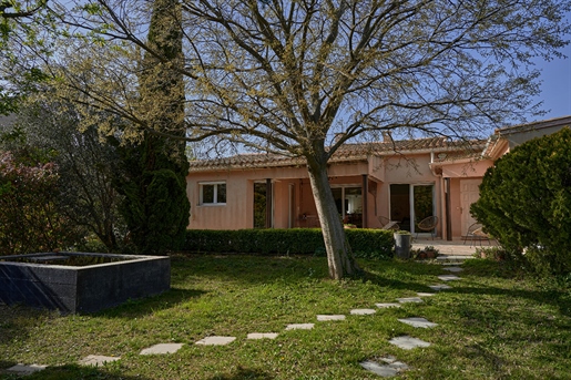 Single storey villa of 225m² - Villeneuve-Lès-Avignon