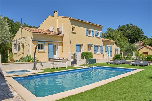 Villa familiale contemporaine avec vue et piscine - Villeneuve-lès-Avignon