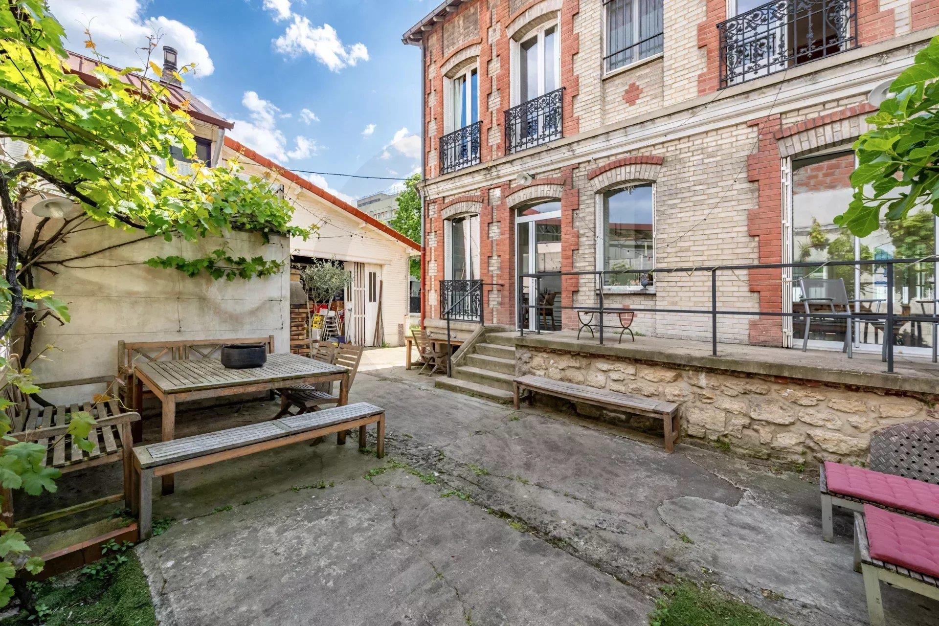 Pavillon familial ou projet d’investissement – env. 250 m² – jusqu’à 8 chambres – Jardin & potentiel
