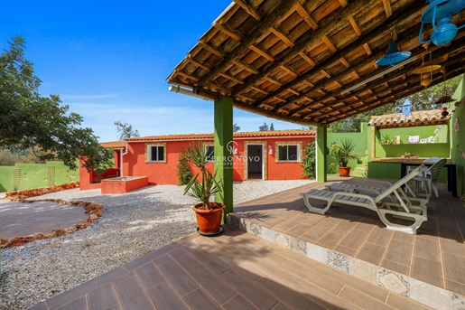 A meticulously renovated quinta with self-contained cottages