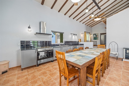 A meticulously renovated quinta with self-contained cottages