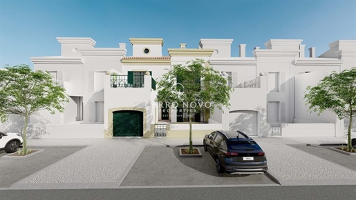 Villa traditionnelle au Monténégro en phase finale de construction