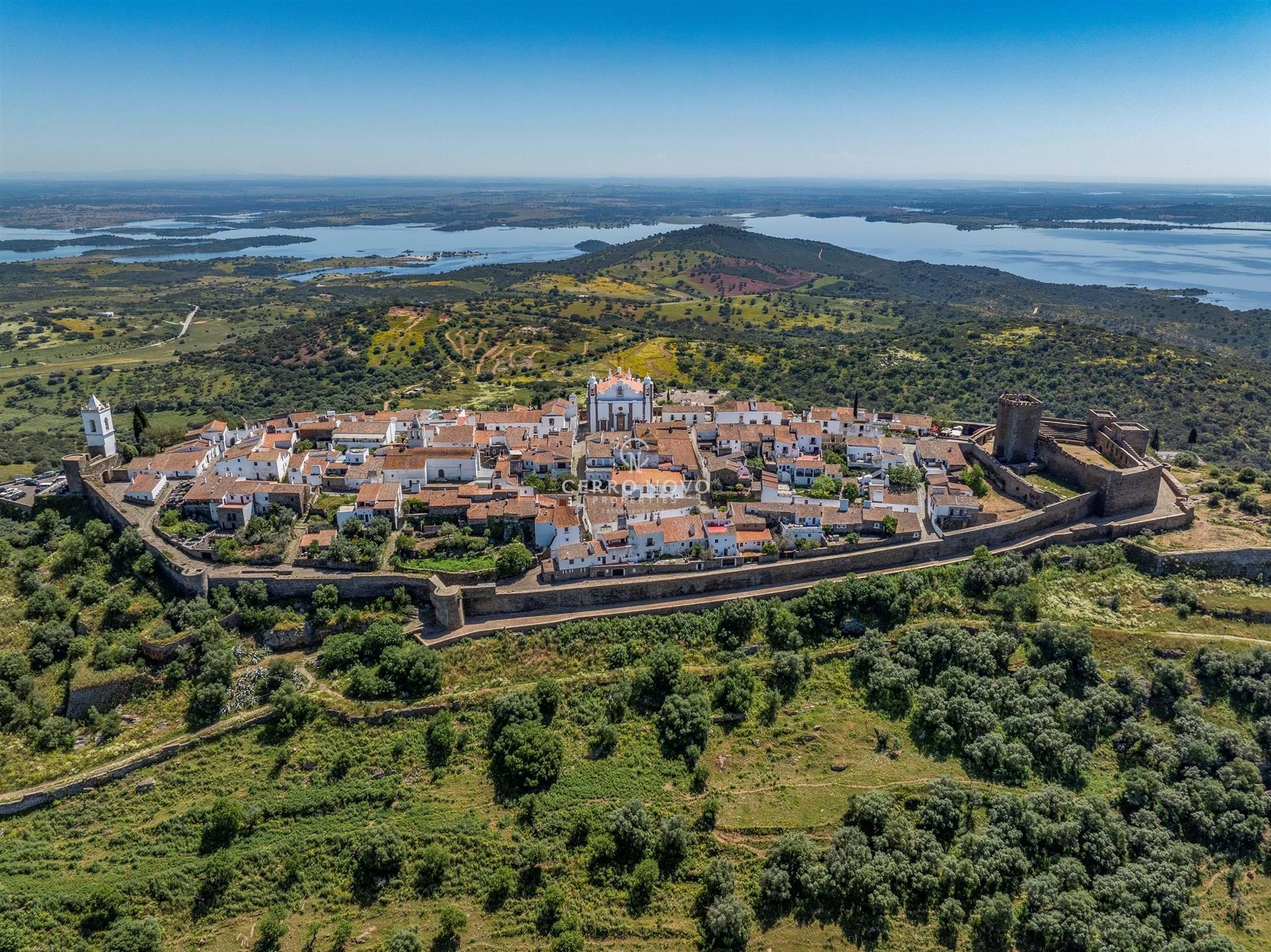 Magnificent 8 bedroom guest house located in the fortified village of Monsaraz