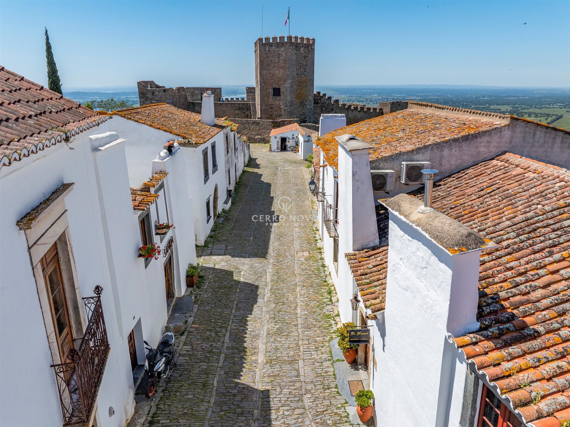 Magnificent 8 bedroom guest house located in the fortified village of Monsaraz