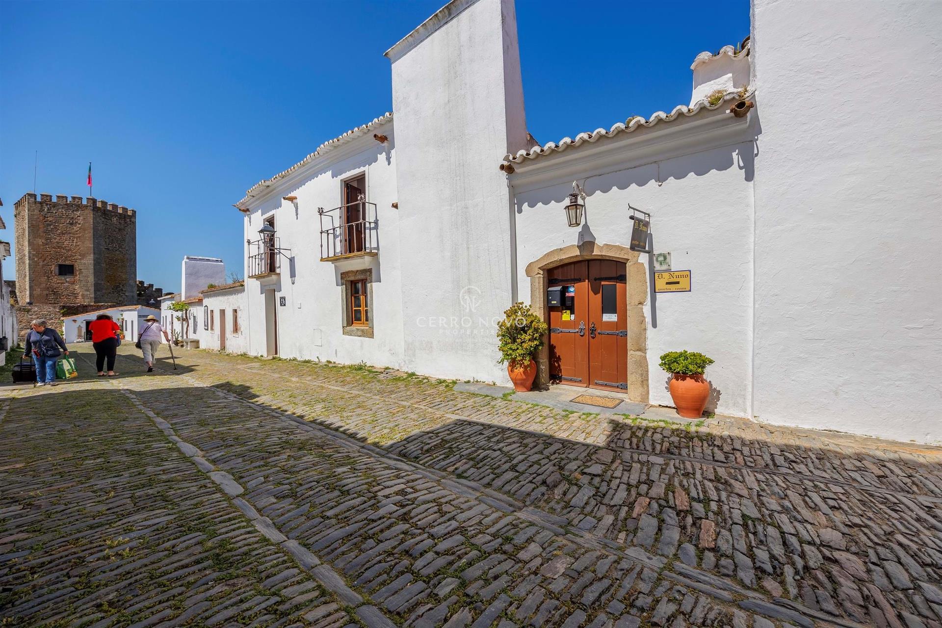 Magnificent 8 bedroom guest house located in the fortified village of Monsaraz