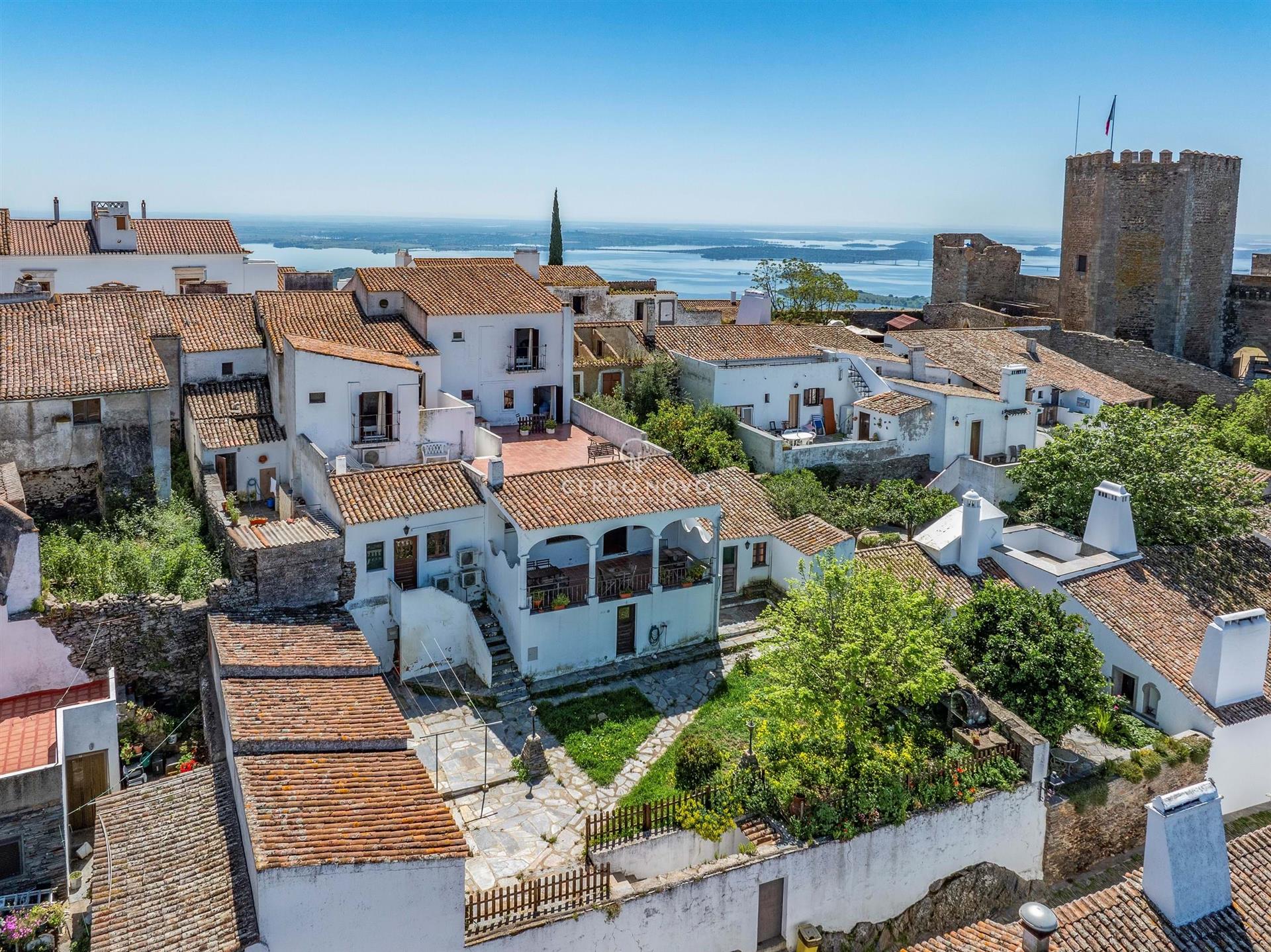 Magnificent 8 bedroom guest house located in the fortified village of Monsaraz