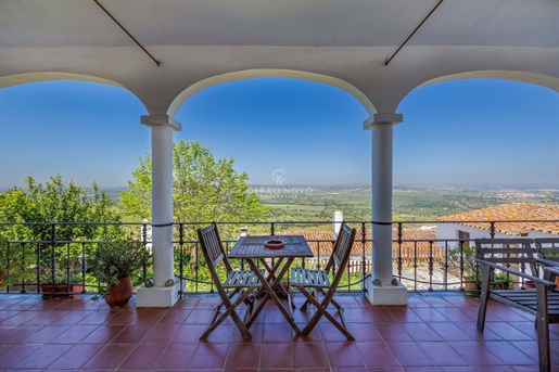 Magnífica casa localizada no coração do Castelo de Monsaraz, com vistas deslumbrantes