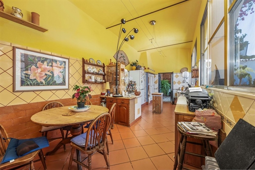 Historic 5+2 Bedroom Home with Patio and private Pool in Lagoa