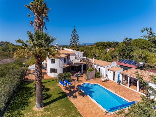 Spacious four-bedroom family villa with annexe and pool