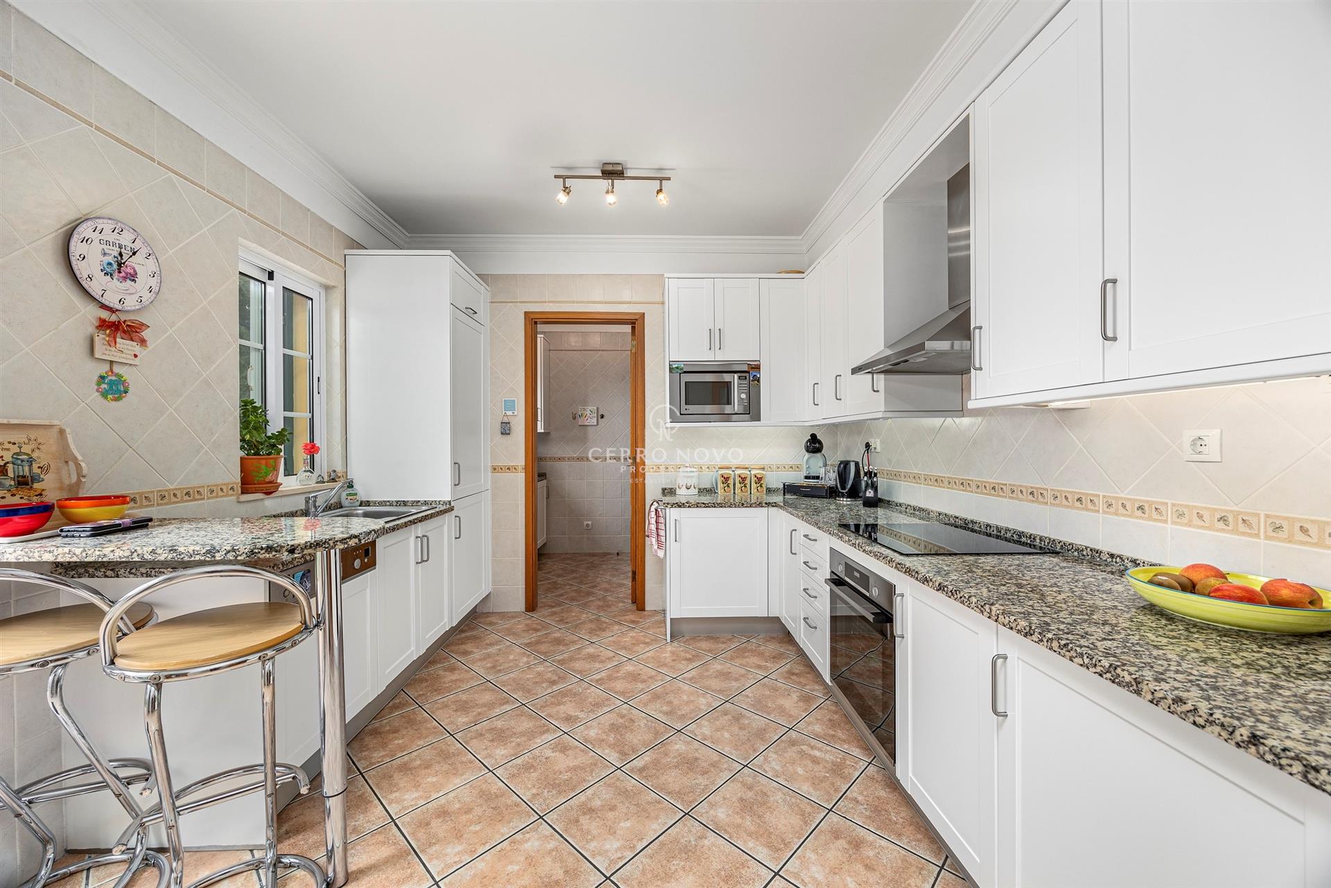 Villa Jumelée T3 avec Garage et Piscine – Proche de Paderne