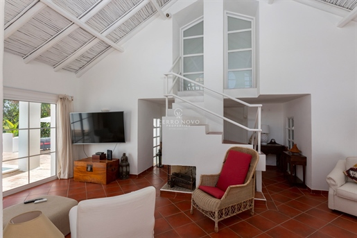 A sunny bedroom villa (3+1) in Guia