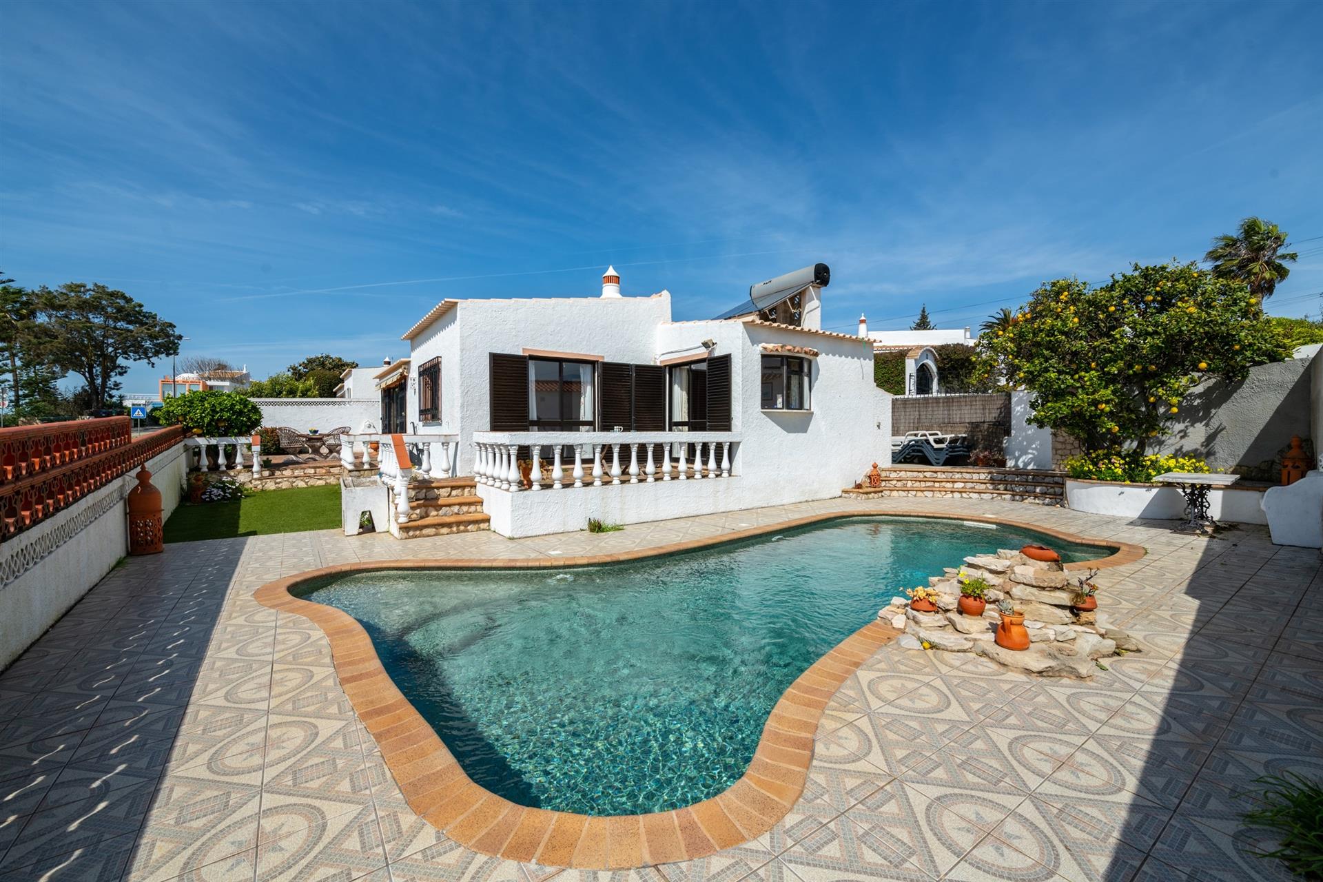 2 Bedroom villa with pool and sea view's in Luz