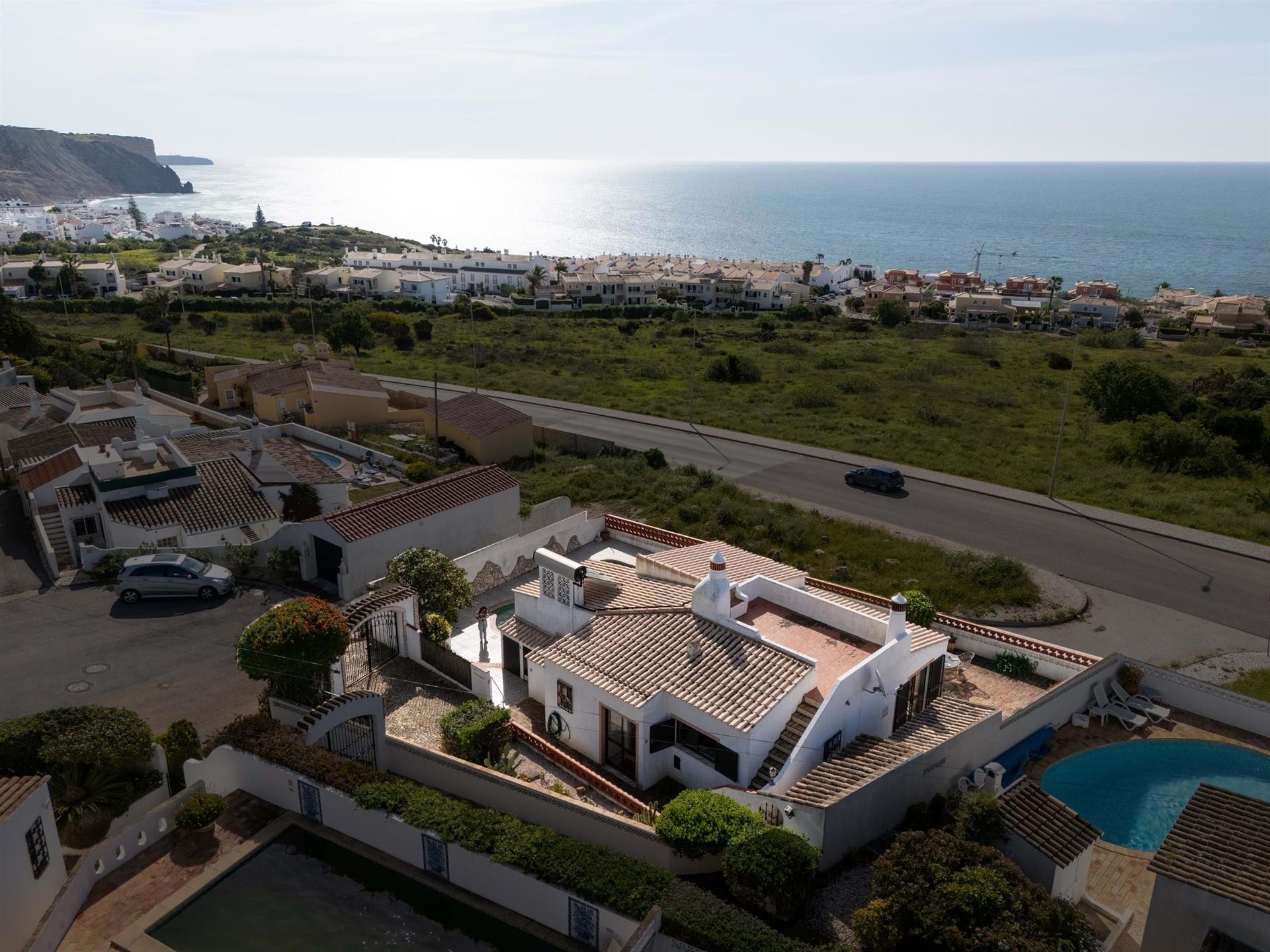 2 Bedroom villa with pool and sea view's in Luz
