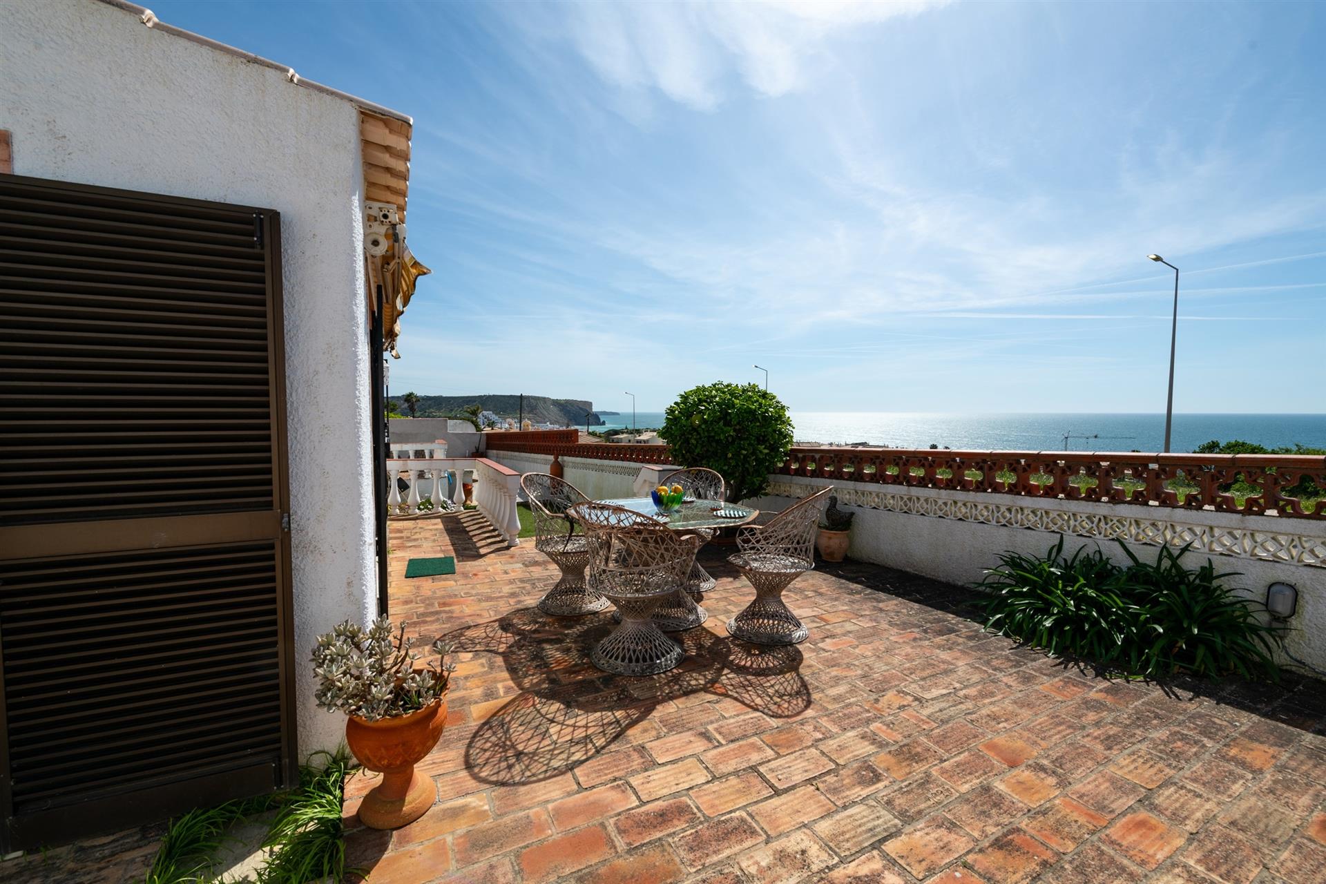 2 Bedroom villa with pool and sea view's in Luz