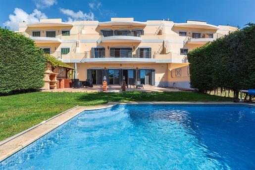 Very well situated semi-detached villa with 3 bedrooms and pool.
