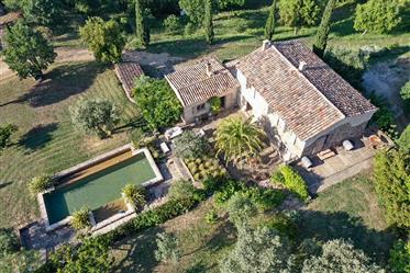 Two bastides on 6 hectares of exceptional panorama