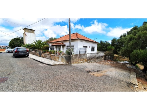 Detached house On Plot Of Land With 909 M2 - Cascais