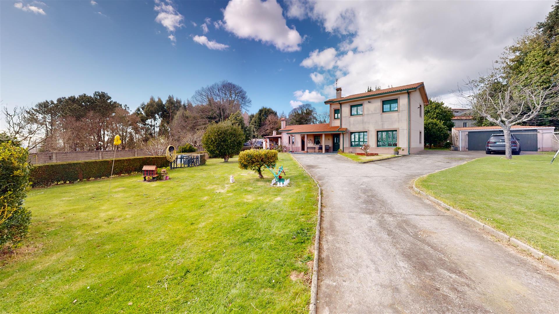 Detached House With Large Plot On The Coast Of Galicia (Spain)