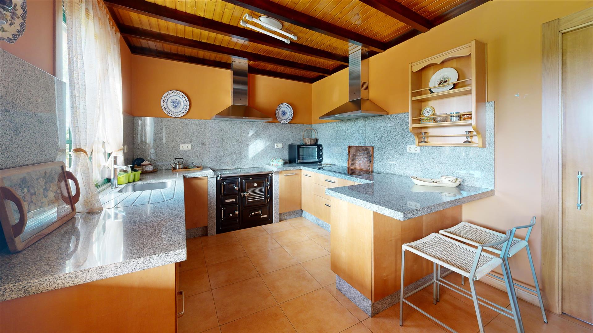 Detached House With Large Plot On The Coast Of Galicia (Spain)