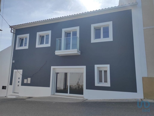 Traditional house with 5 Rooms in Santarém with 207,00 m²