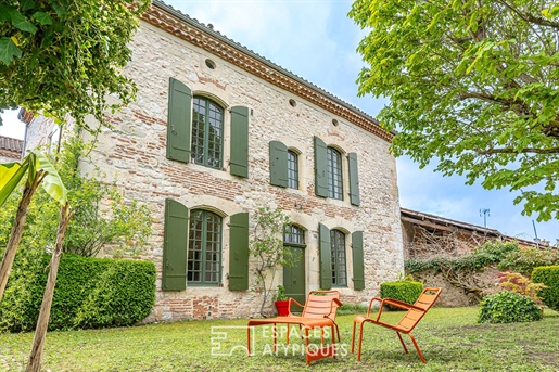 18Th century bourgeois house, its outbuildings and its Xxl swimming pool