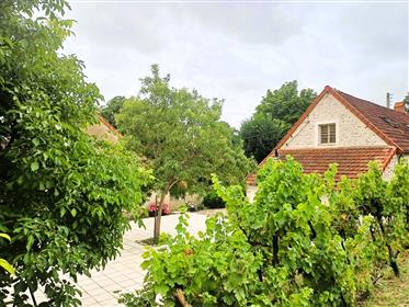 Région centre, près de Vicq-Exemplet une maison confortable avec un gîte et une grange située sur pr
