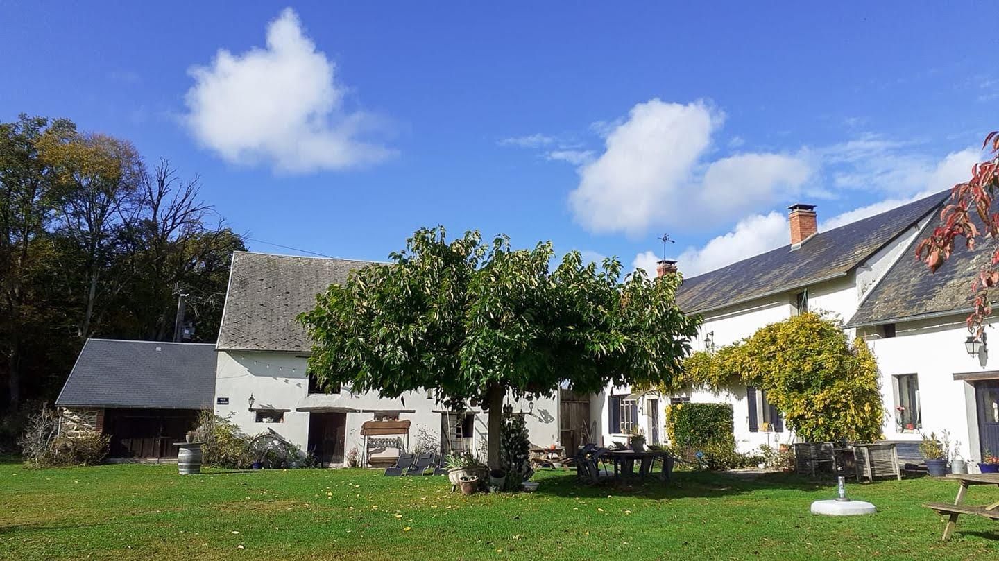  Allier schönes Anwesen auf 2,7 ha gelegen 