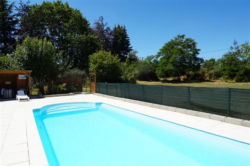 Close to Saint Gervais d'Auvergne, a beautiful villa with swimming pool and nearly 3800m² of land.