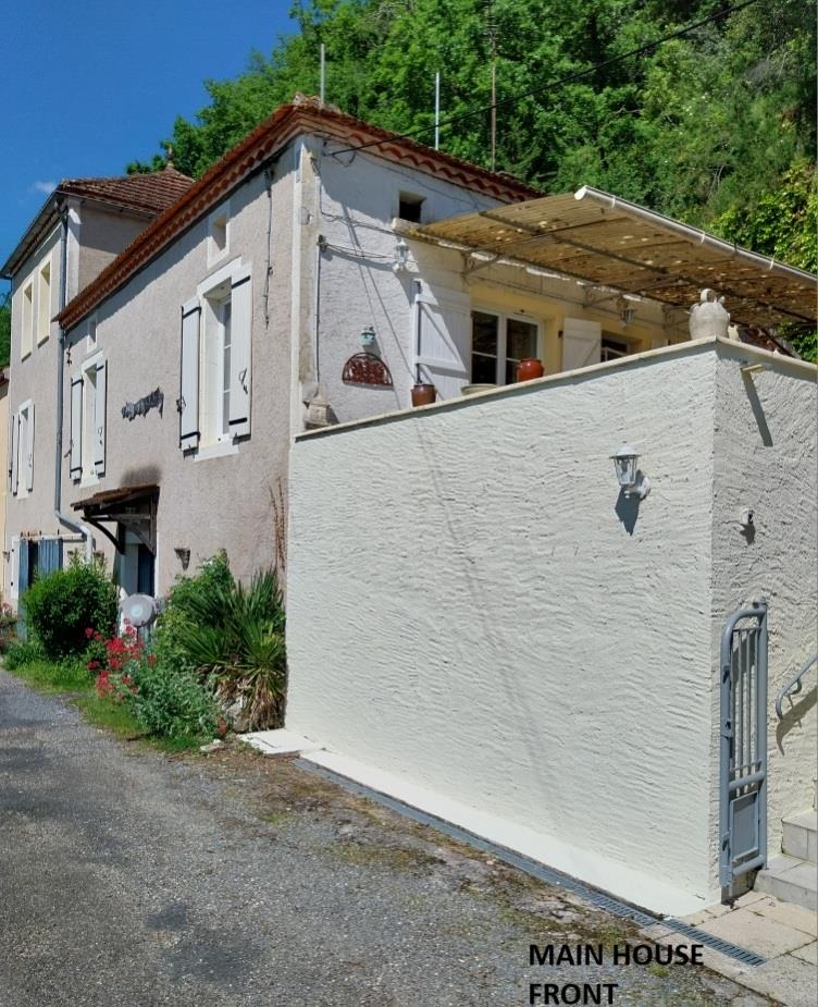  Casa de personagem com casa de campo, piscina, cozinha ao ar livre e pontão privado no rio Lot 