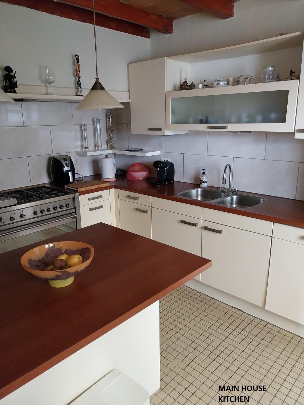  Casa de personagem com casa de campo, piscina, cozinha ao ar livre e pontão privado no rio Lot 
