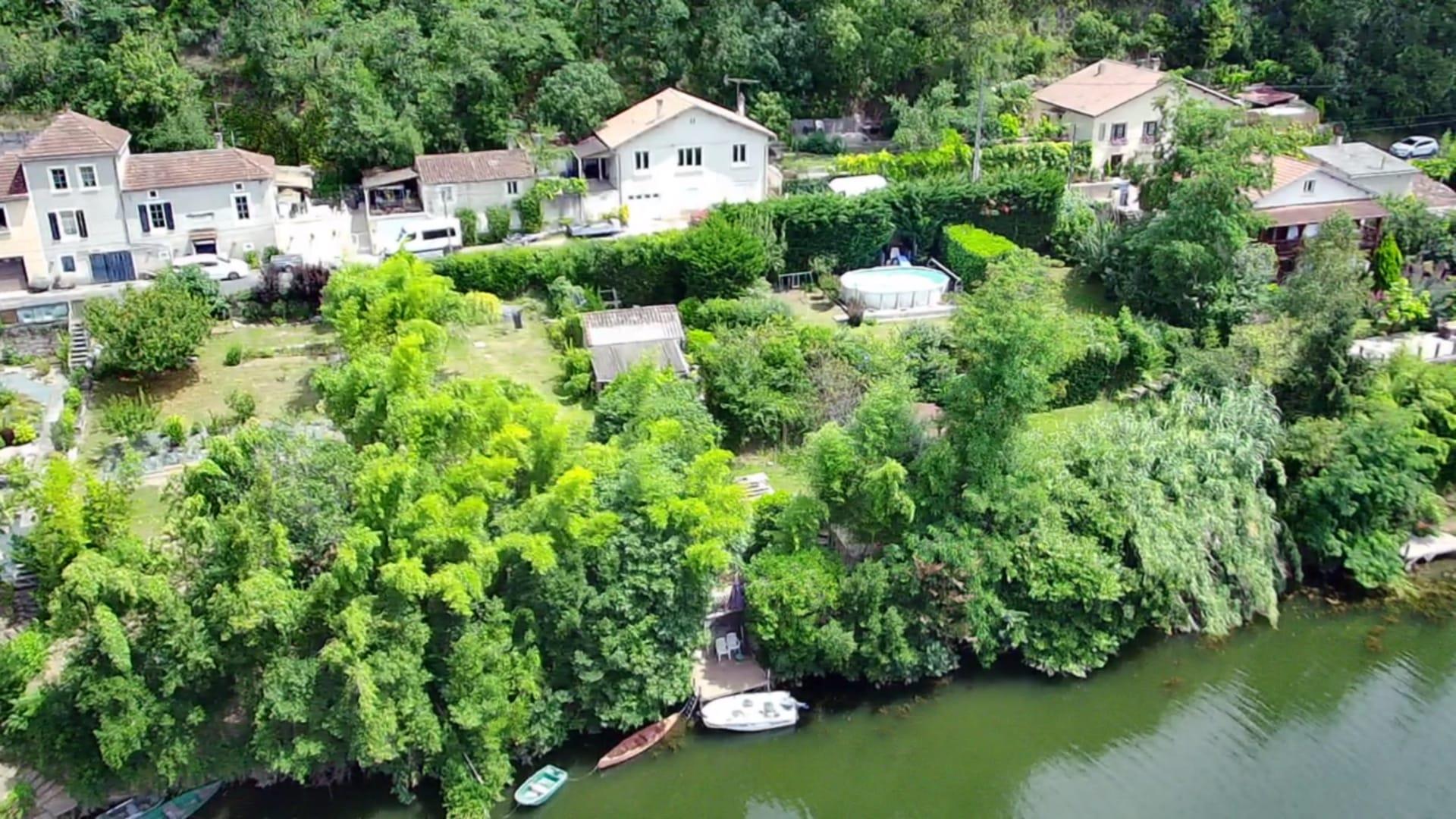  Casa de personagem com casa de campo, piscina, cozinha ao ar livre e pontão privado no rio Lot 