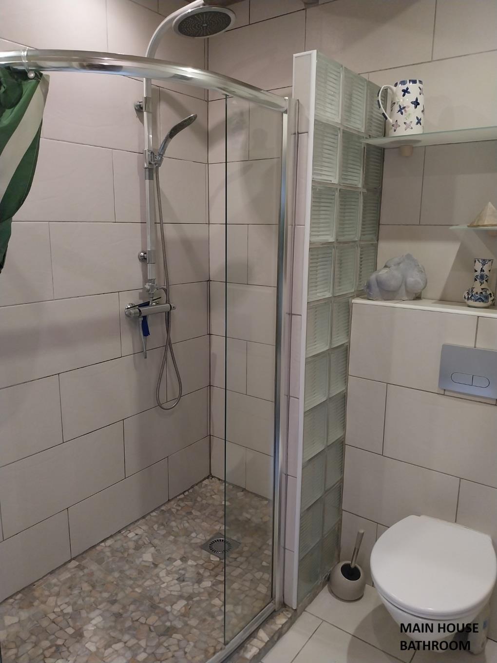  Casa de personagem com casa de campo, piscina, cozinha ao ar livre e pontão privado no rio Lot 