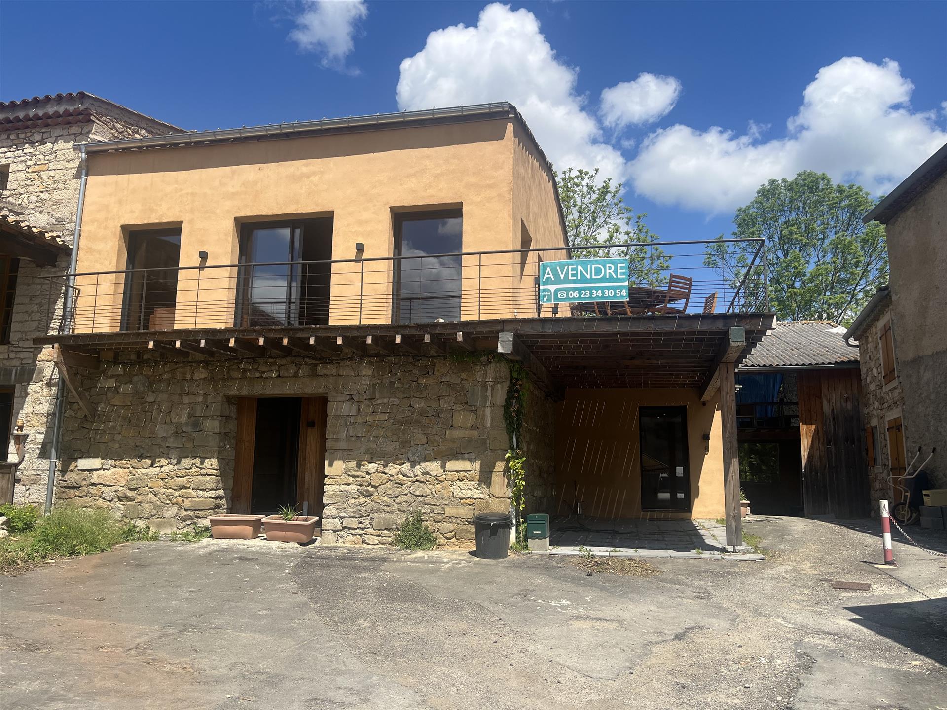 Uniquely Renovated Village House / Terrace / Workshop / Small Garden
