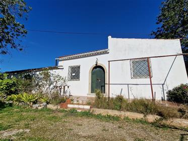 Small farm with 1.55 ha with sea and countryside views, near Faro