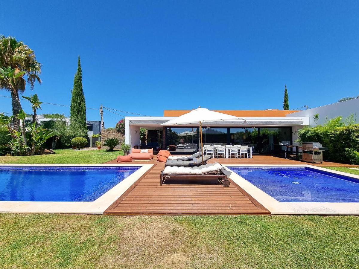 Fantastic 4 bedroom villa with garage and heated pool on a plot of 1500 m2