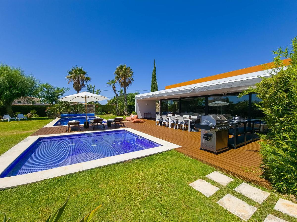 Fantastische villa met 4 slaapkamers, garage en verwarmd zwembad op een perceel van 1500 m2