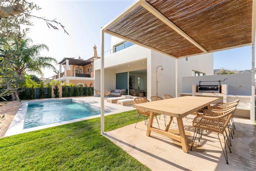 Nieuwe moderne villa met zwembad, Zen-tuin, uitzicht op zee en jacuzzi