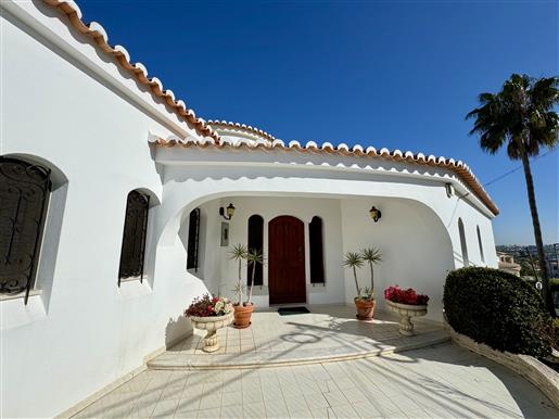 Sensational 4+1 bedroom villa in a privileged area of the Algarve