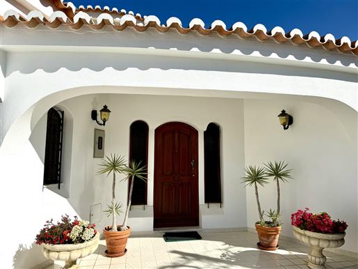 Sensational 4+1 bedroom villa in a privileged area of the Algarve