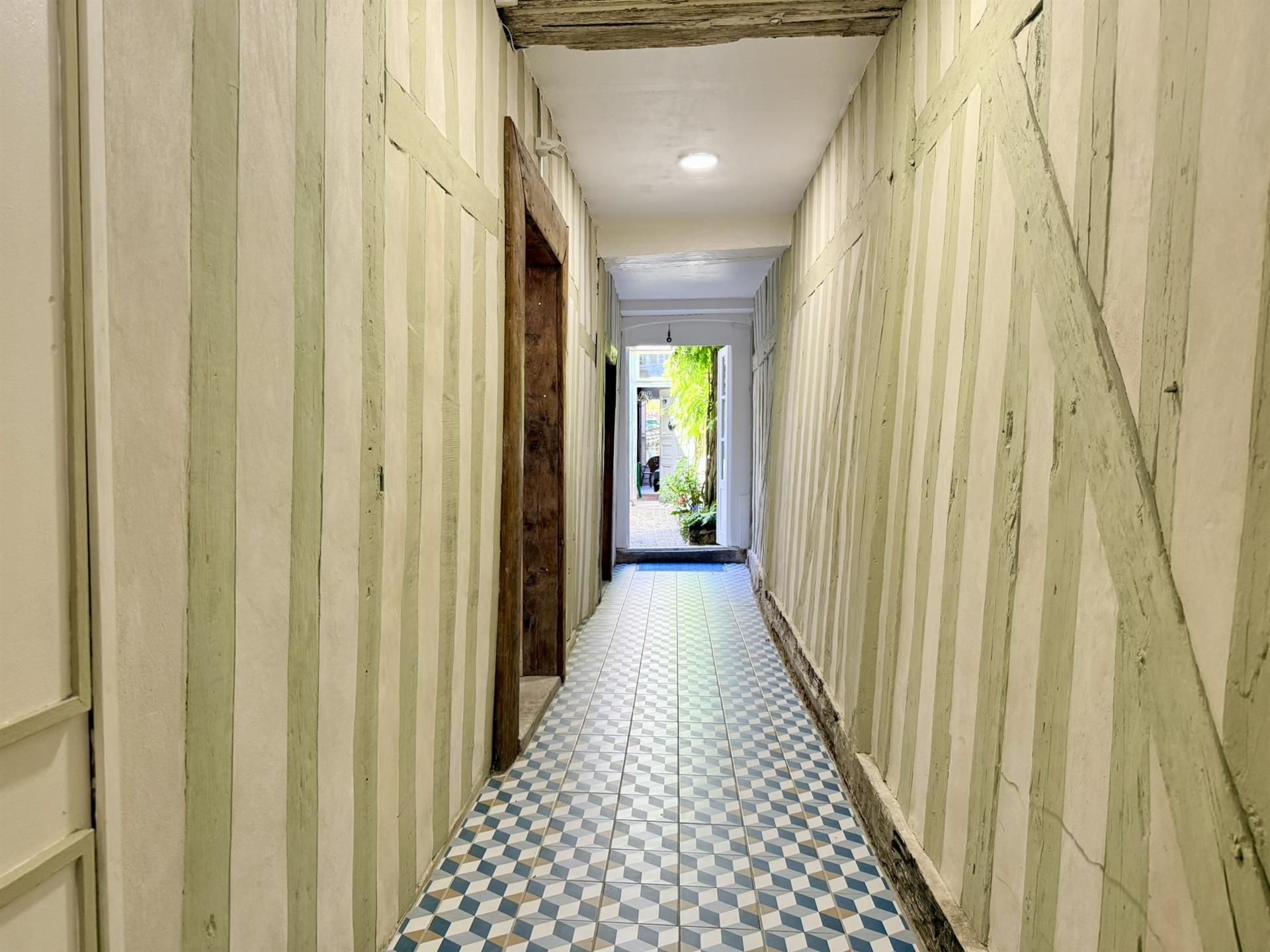 Purchase: House (10000)